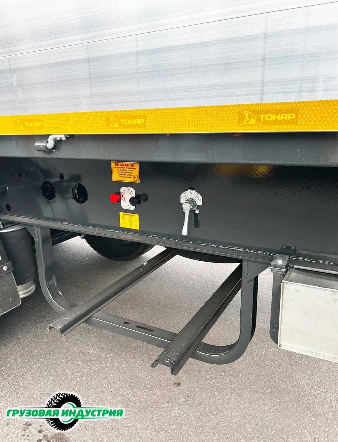 Отгрузка полуприцепа бортовая платформа Тонар В3-13К в г. Москва