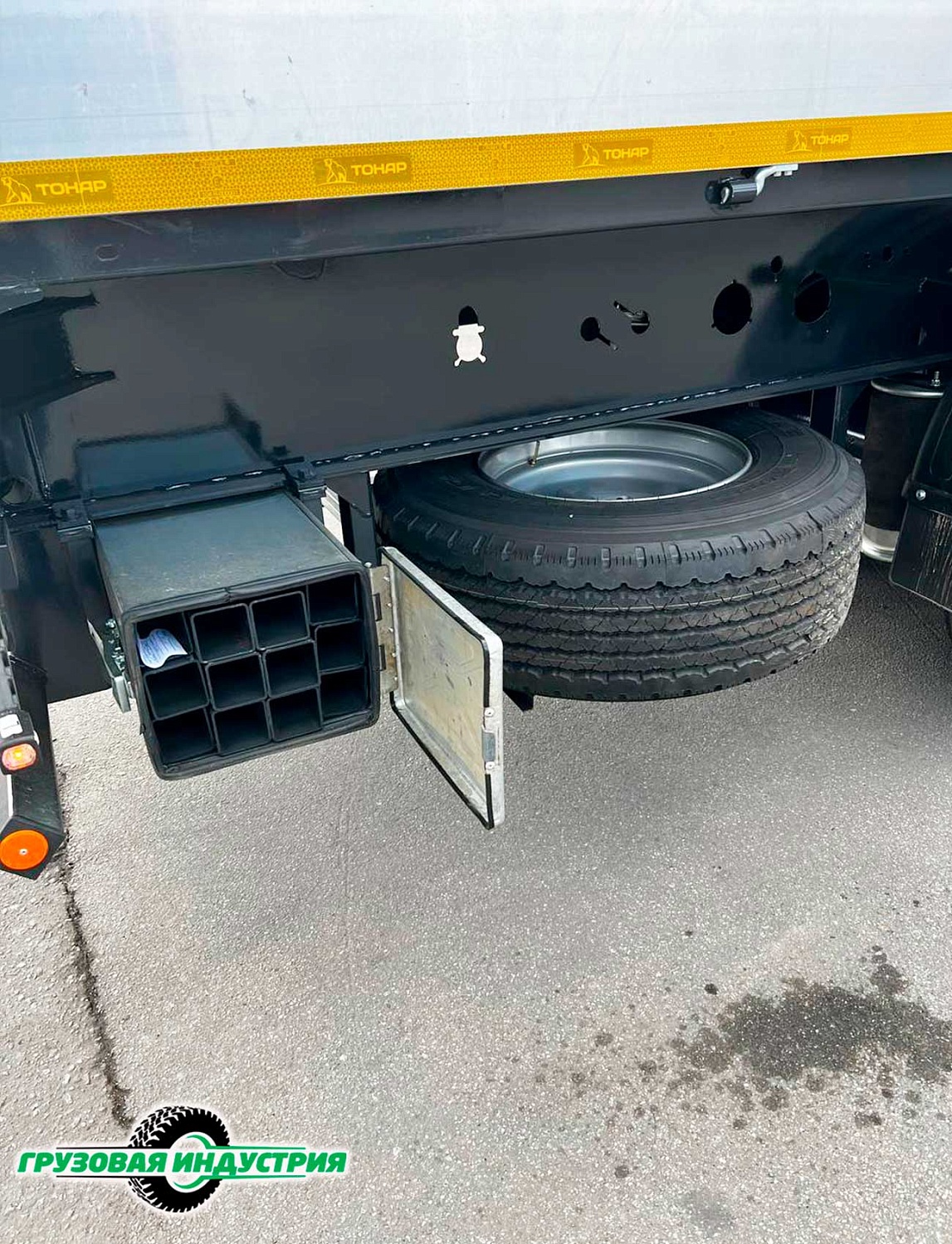 Отгрузка полуприцепа бортовая платформа Тонар В3-13К в г. Москва